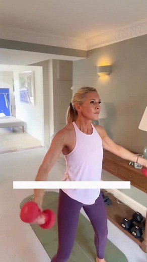 98K views · 719 reactions | Shoulders (+ core!) ⚠️Save this for your next shoulders day (or finisher) it's a powerful 15 min session ‍♀️Want the 30 min full class version of this which I did live? Comment the word Arms below + I'll DM you the link to my platform & you'll find it in yesterday's workout ✅ Use code november20 at the checkout for 20% off your 1st month  | Caroline’s Circuits | Facebook