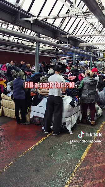 Vintage Clothing Wholesale & Resale Tips