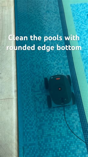 Cleaning the pools with rounded edge bottom
