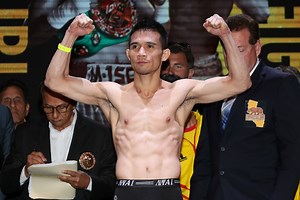 Srisaket Sor Rungvisai Starts Slow, Decisions a Game Amnat Ruenroeng
