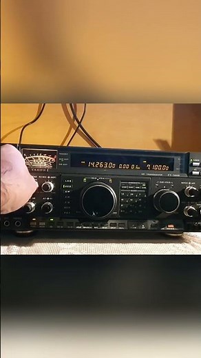 Yaesu FT-1000: Pro Radio Ham Gear & Signal Report! #shorts