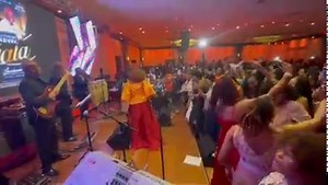 Our queen Emeline Michel kraze Boston plat atè. What an honor to M.C. a gala where our queen makes sure everyone’s up and dancing. Thanks Quabizion and @pelegemarcellin for having me. Boston 🔥🔥🔥 | JAMES PIERRE