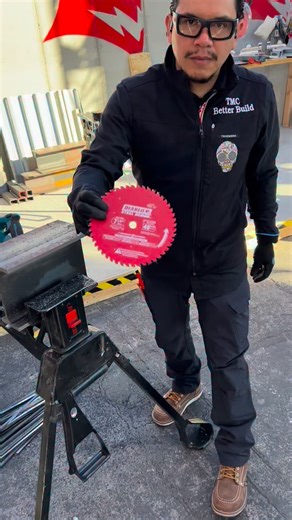 Diablo Steel Demon de @diablo_tools discos de Corte para metal, utilizando una sierra circular regular. #themexicancarpenter #diablotools #worldofconcrete #carpenterlife #herramientas | Mexican Carpenter