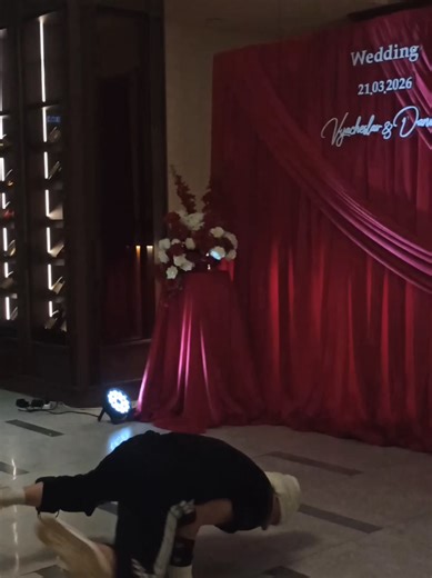 Меня зовут Дмитрий я занимаюсь спортивным видом танца Break Dance выступаю на корпоротивах, свадьбах, тоях, днях рождения выполняю зрелищные элементы которые запомнятся вам надолго по всем вопросам звоните пишите