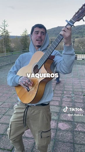 El Patio: Guitarra y Recuerdos Familiar