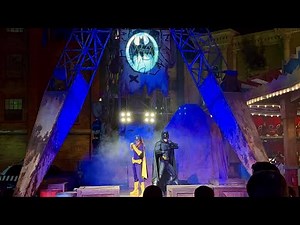 Meet BATMAN and BATGIRL at Warner Bros World - LIVE SHOW [4K]