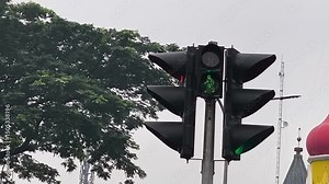 Countdown to the red light indicating that pedestrians must stop crossing the road
