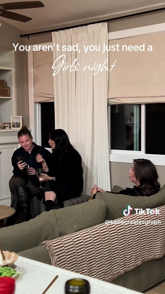 With the vibiest of vibes!!! 💕🍷🍝 #girlsnight #youarentsad #winecountry #italiandinner #sonomacounty @natalialanaekelly @Alyssa OG | RN