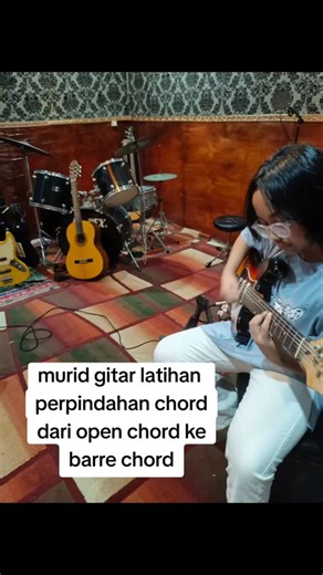 Les Gitar Jakarta Murid Latihan Pindah Chord Open-Barre (dekat Bekasi & Depok)