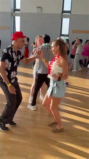 Salsa Mondays #London #salsadance #salsa #ytshorts #salsaromantica #salsadancing #dance #free