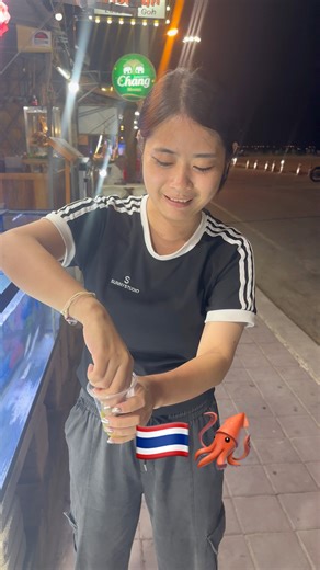 It's the first time to eat raw squid. It's really delicious.#🇹🇭 | Xiao ZI ZI