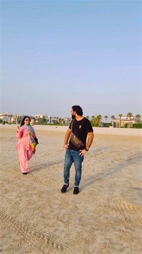 Aap bhi apne stress ke sath ghoomte ho😜#beachvibes #ytshorts #couplereels #couple #kinza