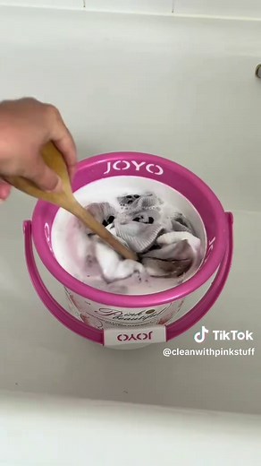 Soak Stains Away with The Pink Stuff Oxi Powder & Spray