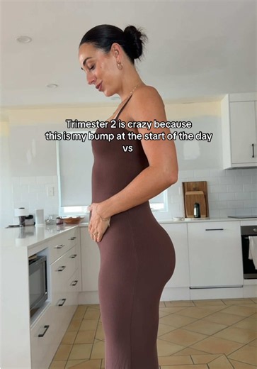 9am vs 5pm looking like 18 weeks vs 30 weeks 🙃 Special mention to the ombré walls in the background, (we’re about to kick off renovations) and the stain on my dress from my belly oil 😂 #pregnancy #pregnant #pregnancytiktok #secondtrimester #pregnancyjourney