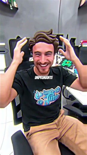 Il remplace ses cheveux par ceux d’une imprimante ?! 🖨️🤯
