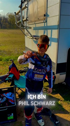 Hey 👋🏻 ich bin Phil…Für welches TEAM fahrt ihr? #motocross #shorts #motocrosslifestyle #tracklife