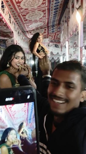 ye dekhiye nach program staje show