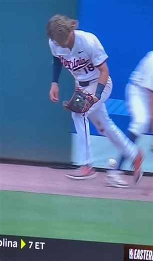 Replay confirmed. The UVA centerfielder didn’t complete the catch. Two more runs come in. 9-2 T7 | FSU Football Fans