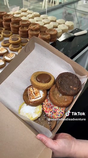 Cookie Cakes and Cookies in Seattle, Burien, and SeaTac 🍪 If you haven’t been to Lowrider Cookies then you need to add them to your list. Their cookie flavors are so GOOD! A few flavors rotate each month and right now they’re serving Stuffed Apple Caramel Cinnamon Roll, Pumpkin Cookie with Maple Icing, and Brown Sugar Snickerdoodle. 🍪 You can also enjoy Cookie Cakes and buy cookies half or full dozen. Nationwide Shipping is also available. Have you been here and would you go? Comment below👇 f