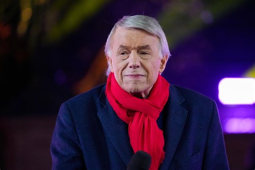 Salvatore Adamo, 82 ans, émouvant sur ses rapports avec ses enfants et petits-enfants : “Je les vois peu”