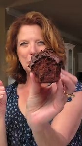 RECIPE: https://onedishkitchen.com/chocolate-cupcake-recipe/ This small batch chocolate cupcake recipe is just what you need to satisfy a chocolate craving. It makes two moist, rich cupcakes topped with a smooth, velvety frosting – a perfect little treat when you don’t want to bake a full batch. Quick to make and absolutely delicious, these cupcakes are a chocolate lover’s favorite for any occasion. | One Dish Kitchen - Your Cooking For One Source