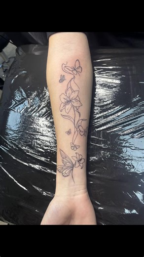 Simple and pretty for a new client. Her first tattoo and she bossed it!