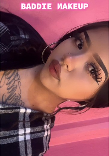 Tutorial de Maquillaje Baddie: ¡Haz que tus Ojos Destaquen!