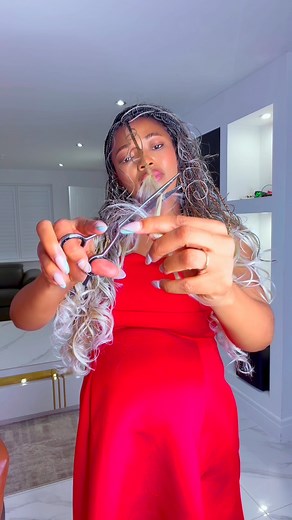 2.1M views · 43K reactions | The hair is a bit too much for me, I had to trim to reduce the volume. | Hair Tutorials & Lifestyle | Facebook