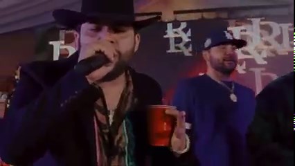 4.9M views · 281K reactions | Amaaaaaaaa… me pegue en el dedo chiquito 沈 https://youtu.be/WdcPhr8PdD4 | Omar Escorcia Y Su Banda Coronación | Facebook