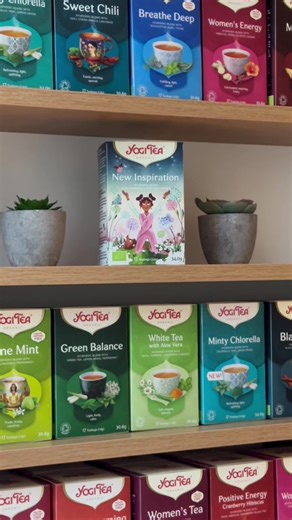 💫 Start your year with a fresh slate as snow falls and winter’s chill fills the air. Our new limited-edition tea blends golden turmeric and ginger with sweet aromatic herbs and a subtle note of lemon peel.