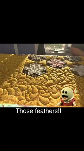 Check out these feathers the boss lady is doing!! Just wow 🤩 ~Lisa #2 #kpquiltingstudio | KP Quilting Studio
