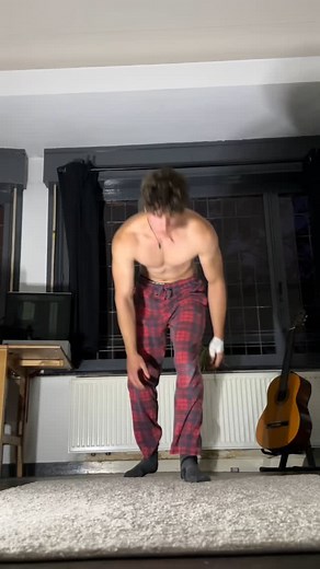 Dancing in a static way • • • #calisthenics #calistenia #push #gym #motivation #back #muscles #dancing | Jericho Janssens