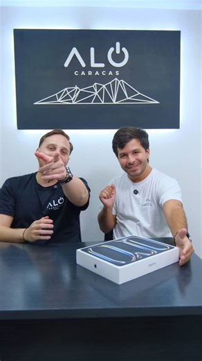 𝗔𝗟𝗢́ 𝗖𝗔𝗥𝗔𝗖𝗔𝗦 on Instagram: "🚀 ¿Sabes cuál es la diferencia entre los chips de MacBook? • M1: el inicio de la revolución Apple Silicon 🍏, rápido y eficiente. • M2: más potencia y mejor rendimiento gráfico 🎮. • M3: fabricado en 3nm, aún más veloz y con inteligencia para IA ⚡🤖. • M4: el más nuevo, enfocado en eficiencia y máxima potencia para el futuro 🔥. 👉 Cada generación = más rapidez, más batería y más poder para tus ideas. TODOS DISPONIBLES EN @alo.caracas 🤍"