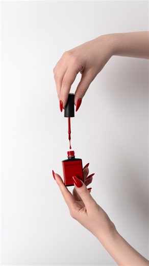 Your Favourite Colour Gel - Reinvented 💅 As the pioneers of colour gel, Bio Sculpture introduces the evolution from Evo Gel Polish to the new Bio Sculpture Colour Gel range 🫶 🔬 Allergy tested 🌿Hema-free 🫧TPO-free This advanced formulation delivers enhanced gel colour with rich pigments for a smooth, chip-free and durable finish 🌈 No cleansing or buffing is needed before applying the colour gel, saving you valuable time 🤍 New Look. Elevated Performance #BioSculpture #BioSculptureColourGel 