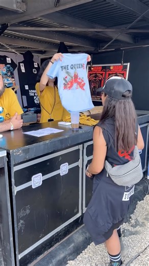 14K views · 104 reactions | Vrai bastion des fans hardcore de tout horizon, la Boutique Merch Artiste regorge de pépites qui n’attendent que toi ! 梨 Ce samedi, au stand Zanzibar : @queensofthestoneage // @landmvrks // @thelindalindas // @meotew.music  Et sur Razorbak : @fffmusique // @hellscape.hc // @resolveofficial #CV25 #cabaretvert | Cabaret Vert | Facebook