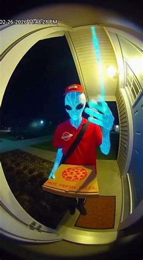 Alien delivers pizza and scans door.