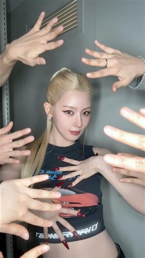 🧝‍♀️’s Mono hand sign 💅