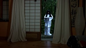 clip-19186672-4k-anime-shot-japanese-woman-geisha-standing