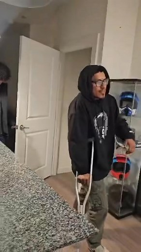 Este mal agradecido no quiso el cuarto Kien lo kiere alkilar raza 🤣 | El colocho