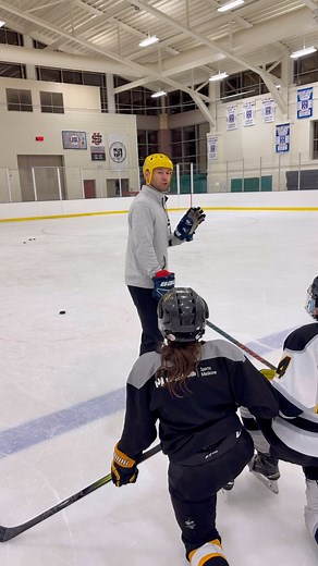 A lesson in puck protection and using your body vs stickhandling #okickihockey #hockey #clevelandhockey #ohiohockey #cleveland #sports #slapshot #puck #ohio | Okicki Hockey