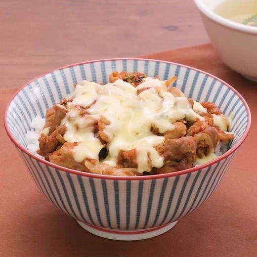 レンジで簡単！ 豚キムチーズ丼のレシピ動画・作り方 | デリッシュキッチン