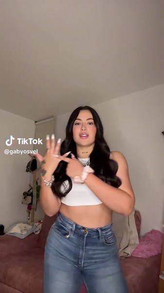 Outfits con skinny jeans y crop tops para todos los días