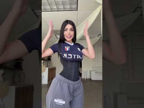 This Plus Size Model Shocked Instagram With Her New Look 😳 | Bio & Facts