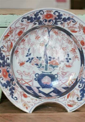 The Repair Shop S02:E07 - Fire Engine, Imari Bowl and Village Sign