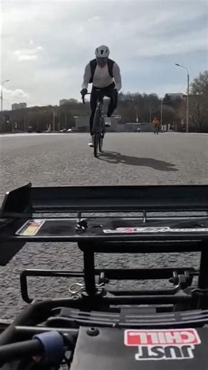 Hpi baja 5b vs Bicyclist #Bicyclist #rc #rcmashup #rccar #traxxasracing #offroad #karting #baja