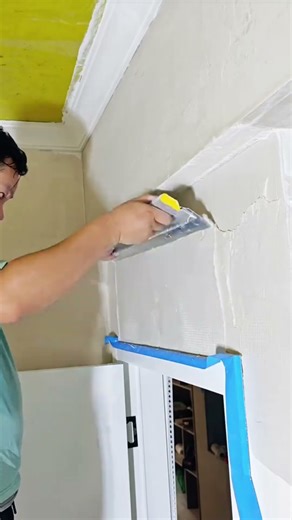 Installing steel wire helps reinforce the wall structure before the cement layers go on#construction