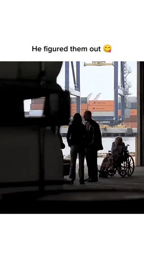 Humour Community on Instagram: "The Mentalist is a crime drama that stands out not because of forensic tech or action, but because of its lead character’s sharp observation skills. Patrick Jane is not a psychic, despite what many believe—he’s a master of reading people, noticing details others miss, and using psychology to solve crimes. Each episode delivers clever investigations where small, easily overlooked behaviors become the key to cracking a case, making the show engaging without feeling