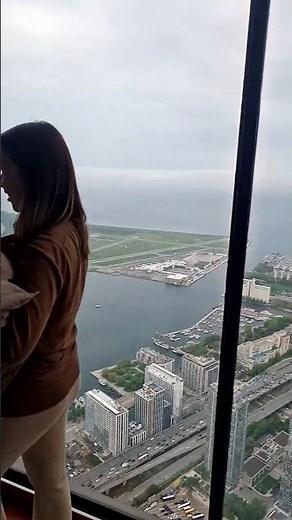 CN Tower Toronto | Iconic Toronto landmark 553 meters tall observation deck telecommunications tower