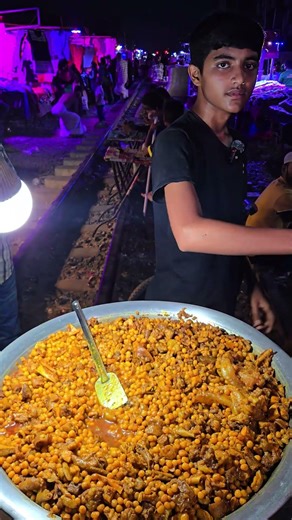 ট্রেনের শব্দে কাঁপে বুক, তবুও থেমে নেই পথচলা