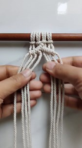 Macrame Basic Diamond Pattern #macramediy #macramedesign #macramedesigns #macramepattern #fblifestyle #macramepatterns #macrame #macrametutorial #macramebeginners #macrameforbeginners #diy #macramearttutorial #diymacrame | Macrame Art Tutorial